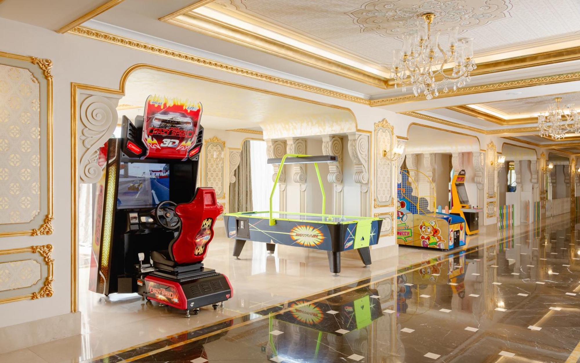 Shamakhi Palace Sharadil Seredil Exteriör bild The arcade at the hotel