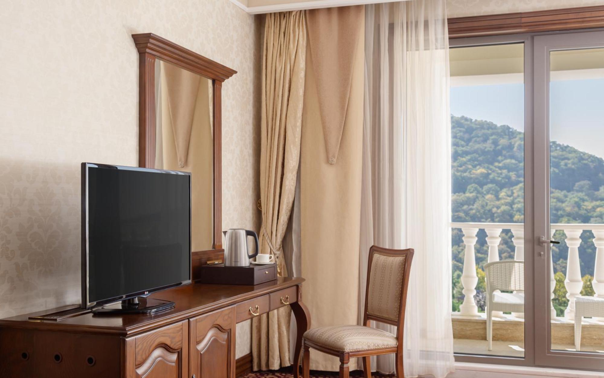 Shamakhi Palace Sharadil Seredil Exteriör bild A television in a hotel room